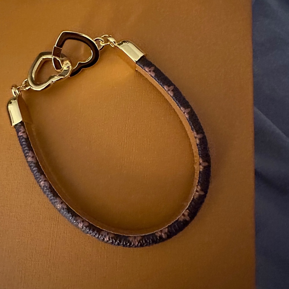 LV Beautiful bracelet